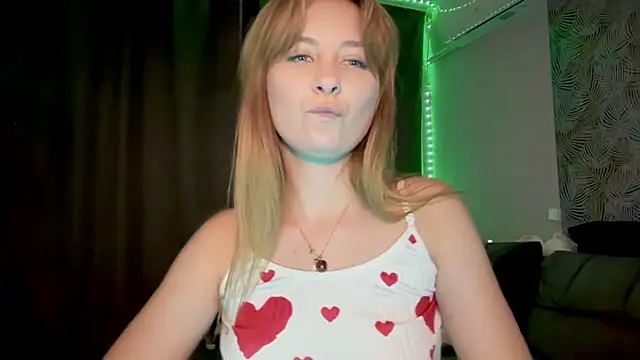 Luna Kissss online show from 16, 7, 2026