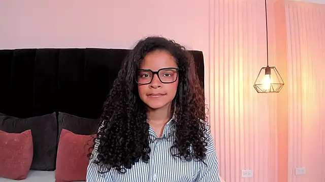 Snapshot of estefa_rose chatting on 6, 7, 2026 estefa rose online show from 6, 7, 2026