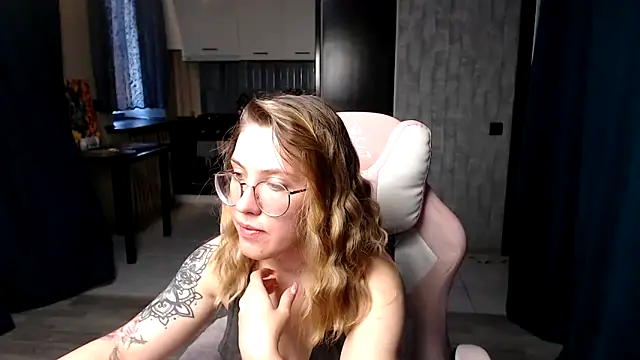 Reginasmilee online show from 11, 9, 2025