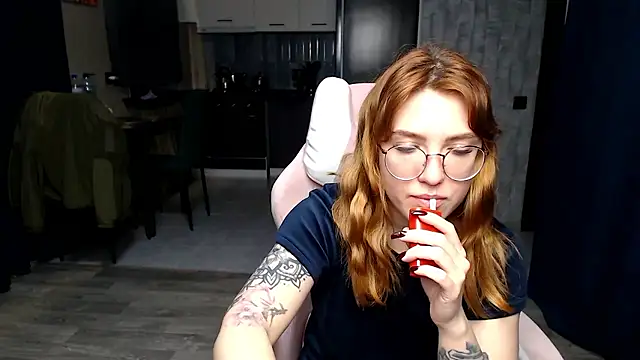 Reginasmilee online show from 5, 11, 2025