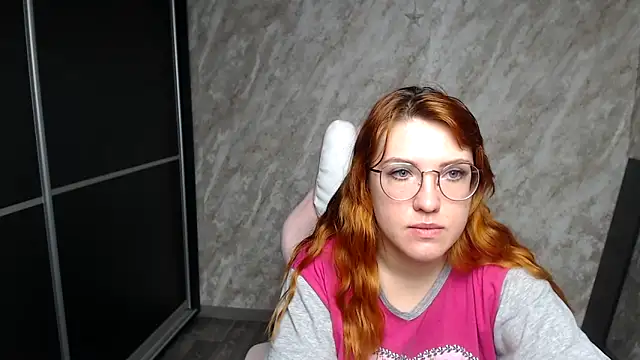 Reginasmilee online show from 5, 3, 2026