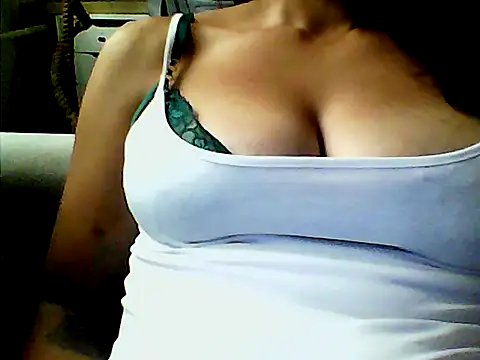 Snapshot of lucieee888 chatting on 8, 7, 2026 lucieee888 online show from 8, 7, 2026
