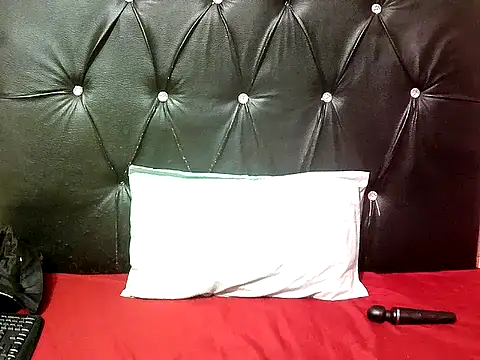 Submissivebitchxxx online show from 25, 6, 2026