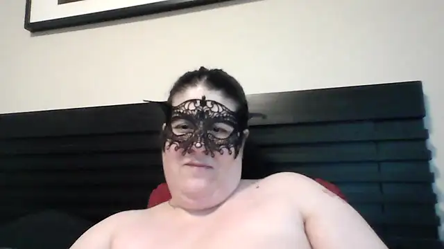 RavenRunee online show from 14, 7, 2026