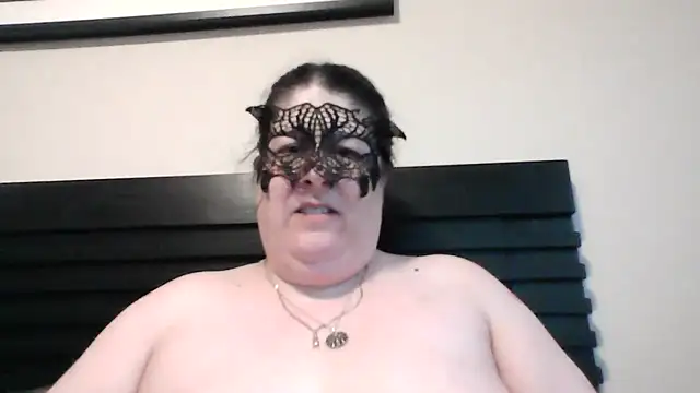 RavenRunee online show from 17, 7, 2026