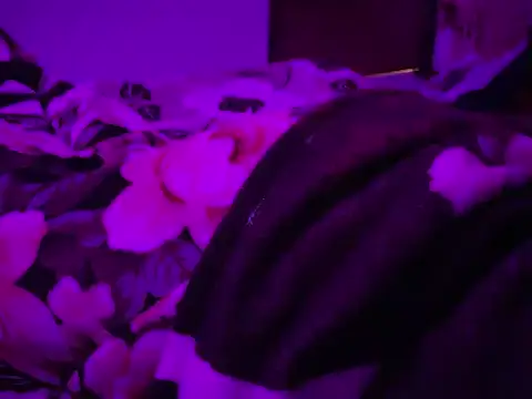 Snapshot of pleasures_wish chatting on 4, 7, 2026 pleasures wish online show from 4, 7, 2026