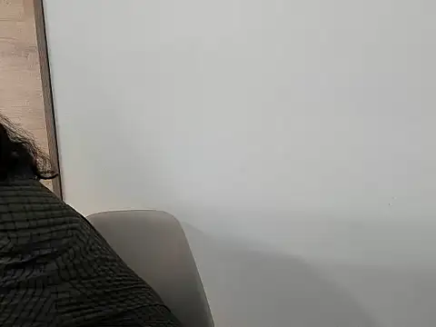 Snapshot of AriyMil chatting on 3, 7, 2026 AriyMil online show from 3, 7, 2026