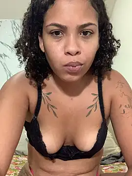 Snapshot of Debbyhot chatting on 4, 7, 2026 Debbyhot online show from 4, 7, 2026