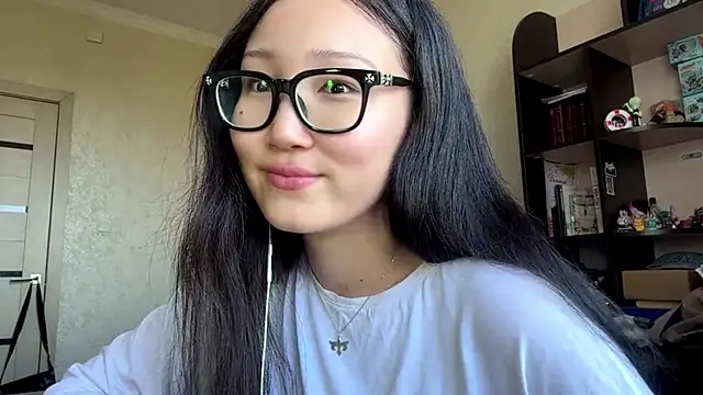 QueenOfCute online show from 6, 7, 2026