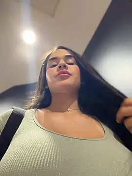 Snapshot of BellaLeclair_ chatting on 10, 7, 2026 BellaLeclair online show from 10, 7, 2026