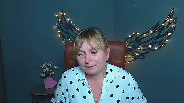 Snapshot of KiraSmiling chatting on 13, 7, 2026 KiraSmiling online show from 13, 7, 2026