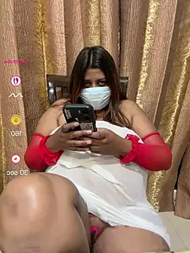 Snapshot of Hazeleyez_05 chatting on 19, 7, 2026 Hazeleyez 05 online show from 19, 7, 2026