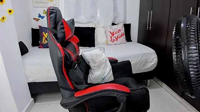 lucy007  online show from 27, 2, 2025