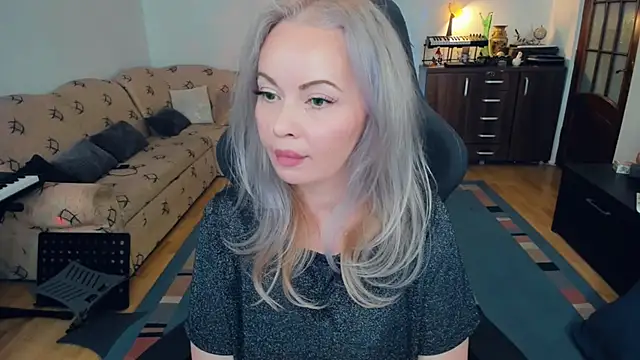 WhitneyLynn online show from 4, 1, 2025