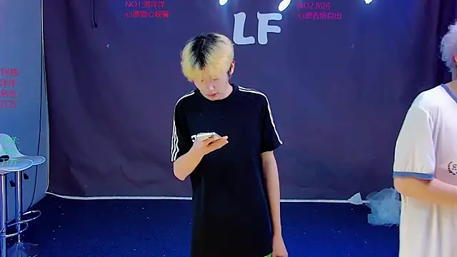 Snapshot of LF-boy chatting on 15, 7, 2026 LF-boy online show from 15, 7, 2026