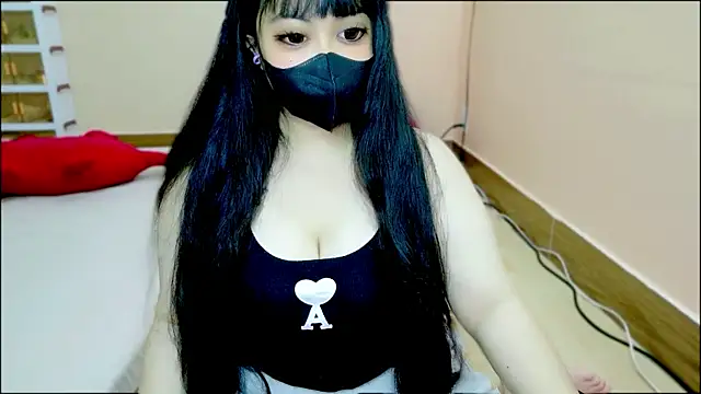 Snapshot of Lyne_tif chatting on 10, 8, 2026 Lyne tif online show from 10, 8, 2026