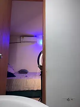 riri brunnete online show from 20, 9, 2025