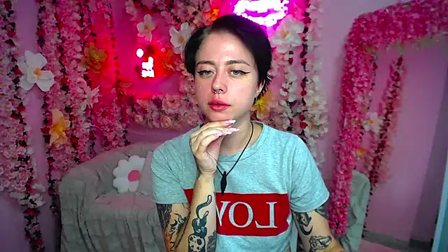 Snapshot of Adelin_R chatting on 25, 7, 2026 Adelin R online show from 25, 7, 2026