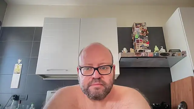 Snapshot of theitalianbear chatting on 12, 6, 2026 theitalianbear online show from 12, 6, 2026