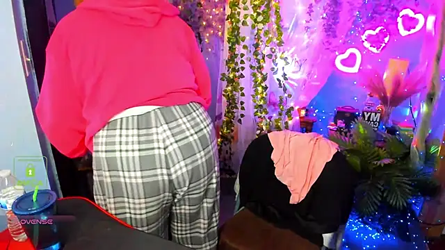 EllieFantastique online show from 9, 3, 2025