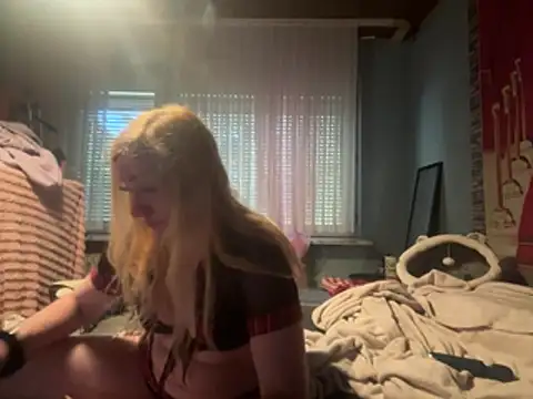 Snapshot of Roxy_Blume chatting on 30, 7, 2026 Roxy Blume online show from 30, 7, 2026