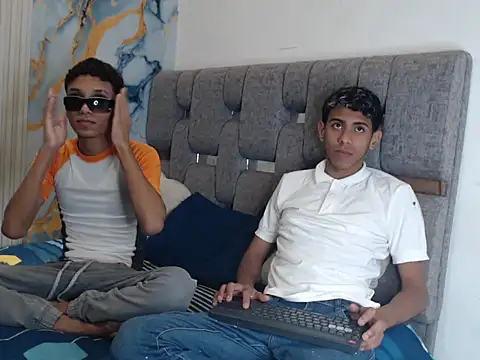 Snapshot of RED_ZONE_BOYS chatting on 5, 8, 2026 RED ZONE BOYS online show from 5, 8, 2026