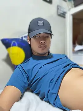 Snapshot of chinito_04 chatting on 9, 8, 2026 chinito 04 online show from 9, 8, 2026