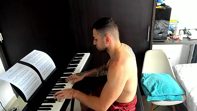 Snapshot of logan_smith chatting on 18, 1, 2026 logan smith online show from 18, 1, 2026