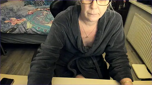 minoesje37 online show from 8, 12, 2024