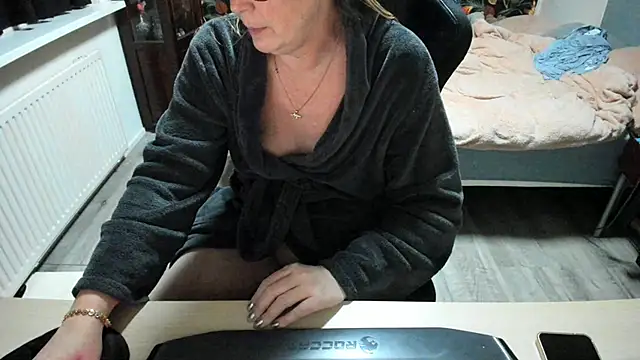 minoesje37 online show from 19, 2, 2025