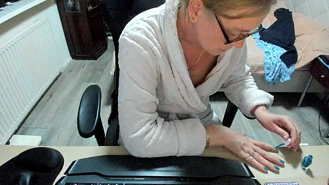 minoesje37 online show from 9, 3, 2025