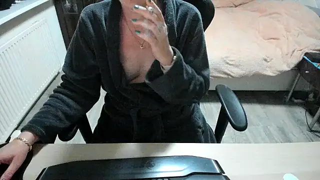 minoesje37 online show from 15, 3, 2025