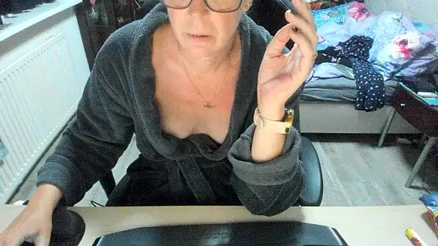 minoesje37 online show from 30, 9, 2025