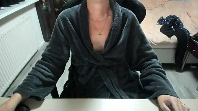 minoesje37 online show from 29, 10, 2025