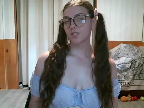 Snapshot of katie_kitten38 chatting on 18, 6, 2026 katie kitten38 online show from 18, 6, 2026