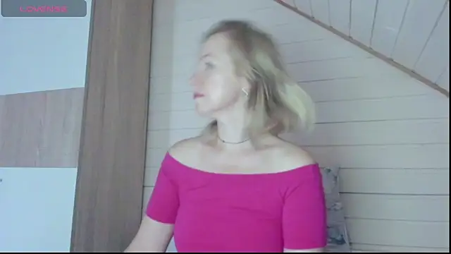 I AM MILF online show from 17, 9, 2025