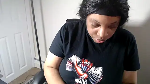 Snapshot of Sexymona1218 chatting on 22, 5, 2026 Sexymona1218 online show from 22, 5, 2026