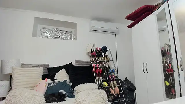 juliahayessxx online show from 10, 10, 2025