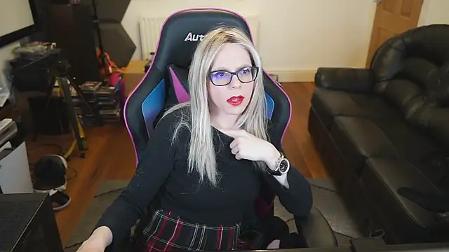 KelseyCobalt online show from 1, 1, 2025