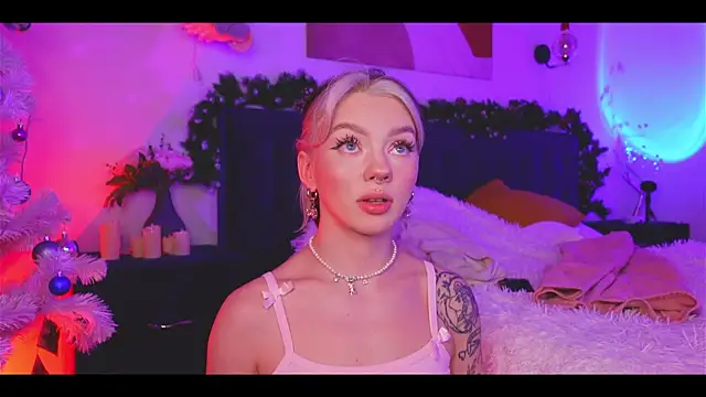 Snapshot of KristaBrooks chatting on 14, 12, 2024 KristaBrooks online show from 14, 12, 2024