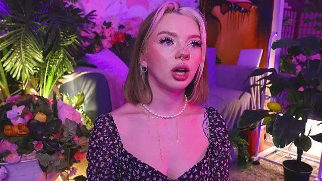 Snapshot of KristaBrooks chatting on 7, 1, 2025 KristaBrooks online show from 7, 1, 2025