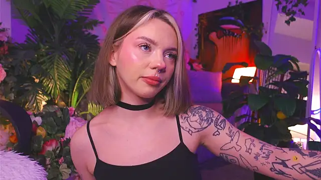 Snapshot of KristaBrooks chatting on 9, 2, 2025 KristaBrooks online show from 9, 2, 2025