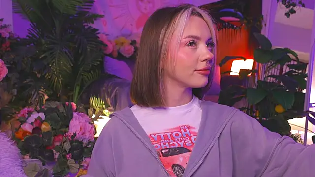 Snapshot of KristaBrooks chatting on 10, 2, 2025 KristaBrooks online show from 10, 2, 2025