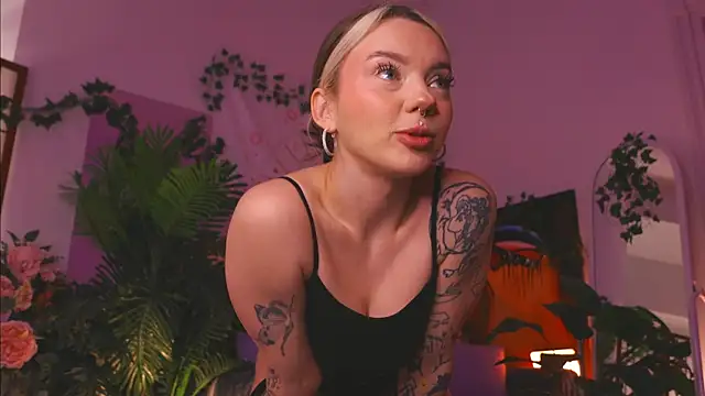 Snapshot of KristaBrooks chatting on 11, 2, 2025 KristaBrooks online show from 11, 2, 2025