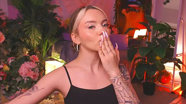 Snapshot of KristaBrooks chatting on 21, 2, 2025 KristaBrooks online show from 21, 2, 2025