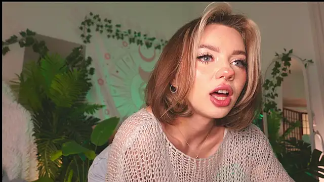 Snapshot of KristaBrooks chatting on 3, 3, 2025 KristaBrooks online show from 3, 3, 2025