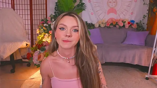 Snapshot of KristaBrooks chatting on 19, 9, 2025 KristaBrooks online show from 19, 9, 2025