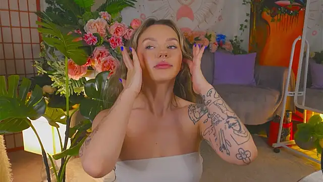 Snapshot of KristaBrooks chatting on 8, 11, 2025 KristaBrooks online show from 8, 11, 2025