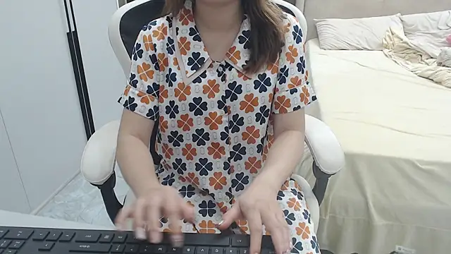 Snapshot of Hanako_love chatting on 2, 12, 2025 Hanako love online show from 2, 12, 2025