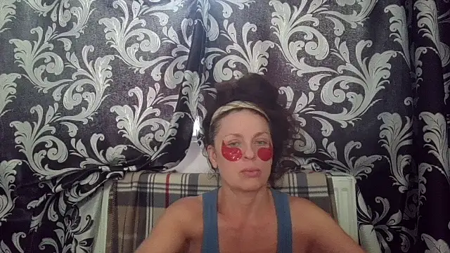 Snapshot of LindaStarS chatting on 25, 6, 2026 LindaStarS online show from 25, 6, 2026